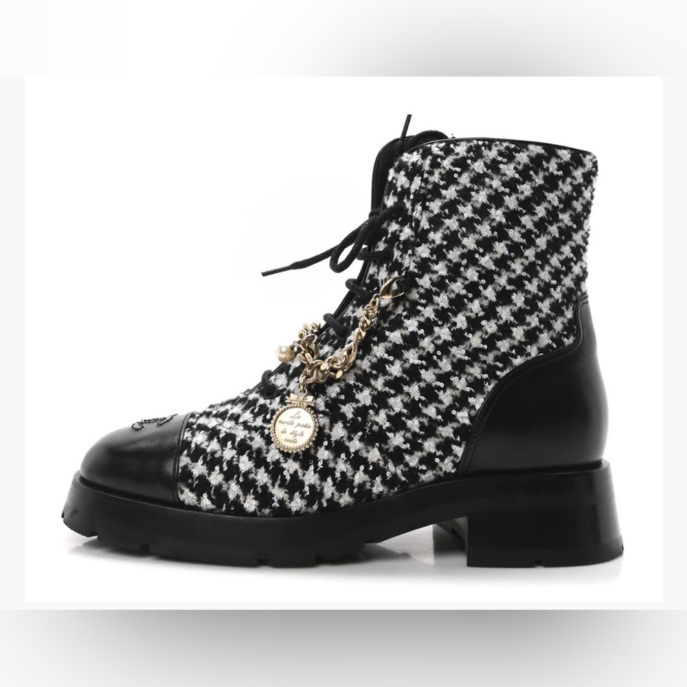 NWT CHANEL Wool Tweed Black and White Lace Up Boots 36.5/6.5 - Picture 6 of 12